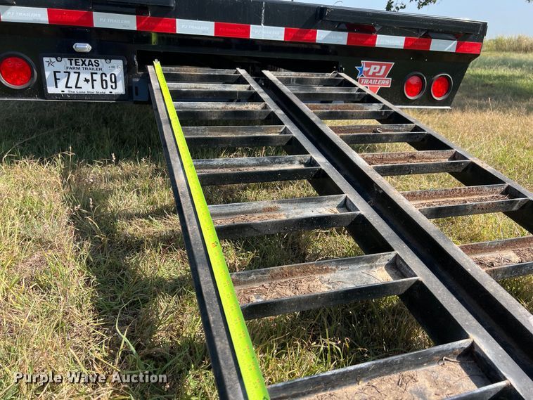 image for item LV9017 2021 PJ Trailer Mfg Co. Deckover F8282 equipment trailer