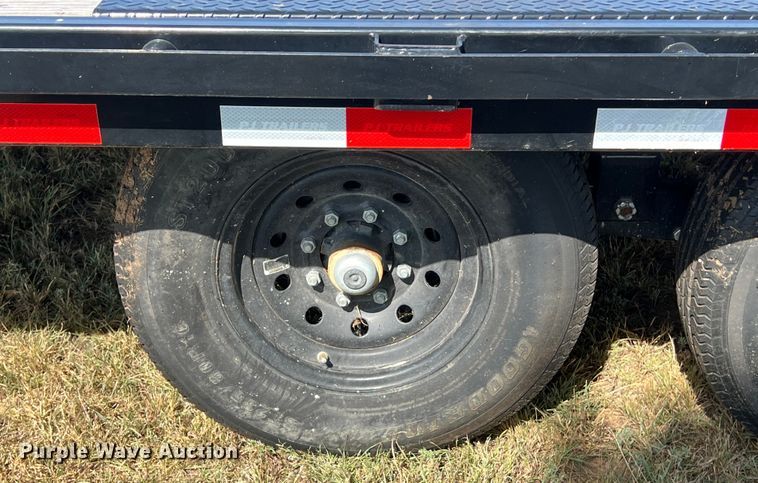 image for item LV9017 2021 PJ Trailer Mfg Co. Deckover F8282 equipment trailer