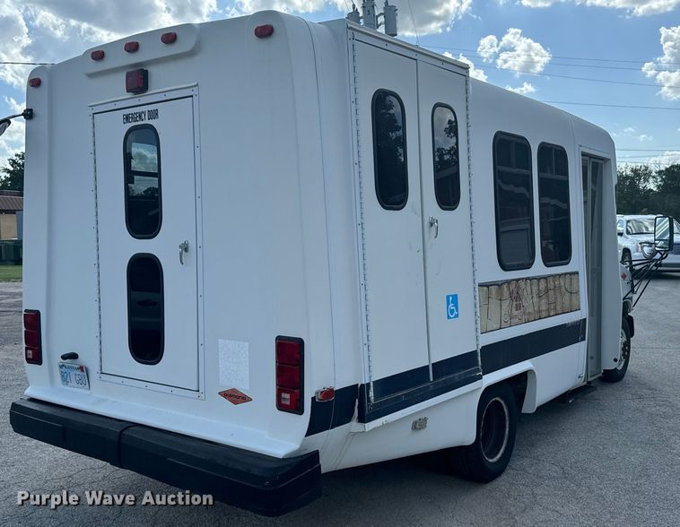 image for item MU9914 2004 Ford E350 Super Duty shuttle bus
