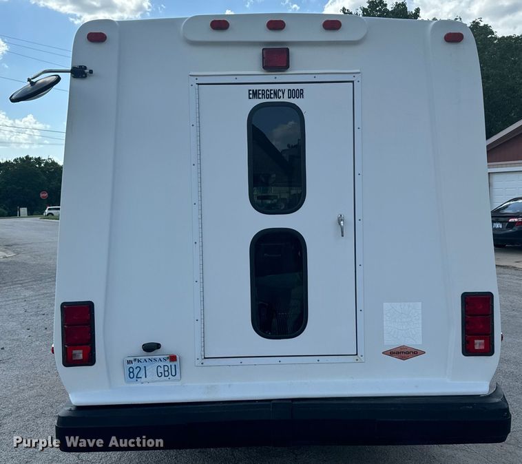 image for item MU9914 2004 Ford E350 Super Duty shuttle bus