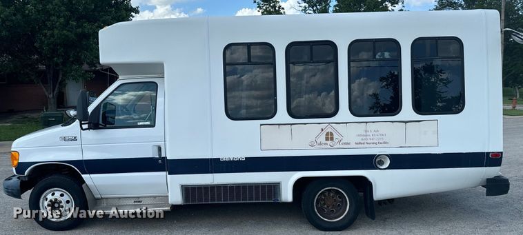 image for item MU9914 2004 Ford E350 Super Duty shuttle bus