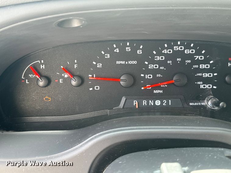 image for item MU9914 2004 Ford E350 Super Duty shuttle bus