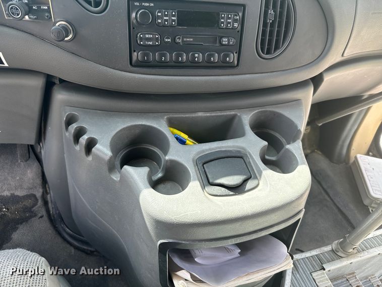 image for item MU9914 2004 Ford E350 Super Duty shuttle bus