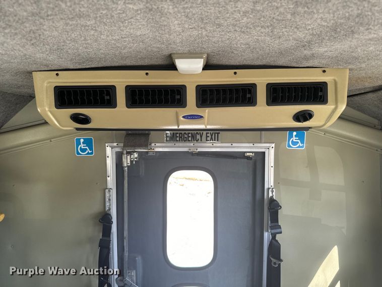image for item MU9914 2004 Ford E350 Super Duty shuttle bus