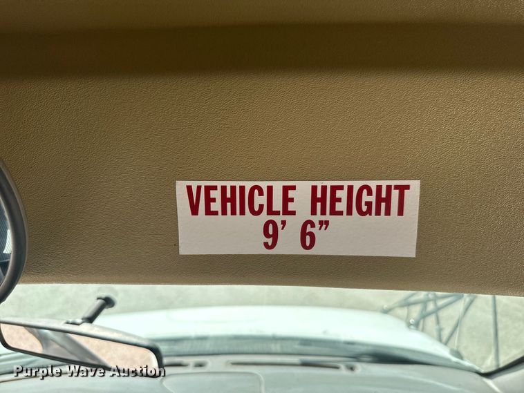 image for item MU9914 2004 Ford E350 Super Duty shuttle bus