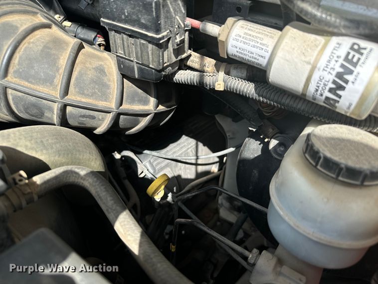 image for item MU9914 2004 Ford E350 Super Duty shuttle bus