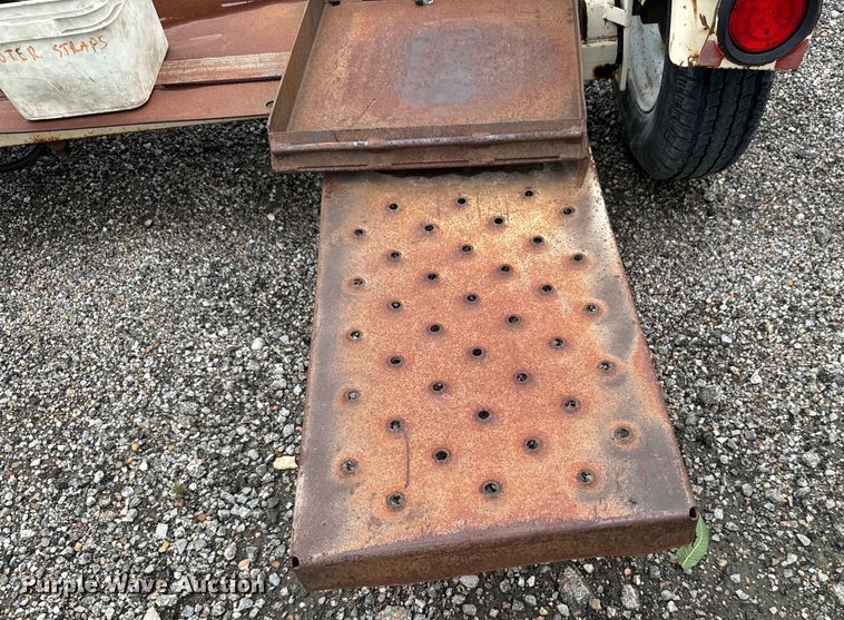 image for item MU9935 1999 Master Tow car dolly