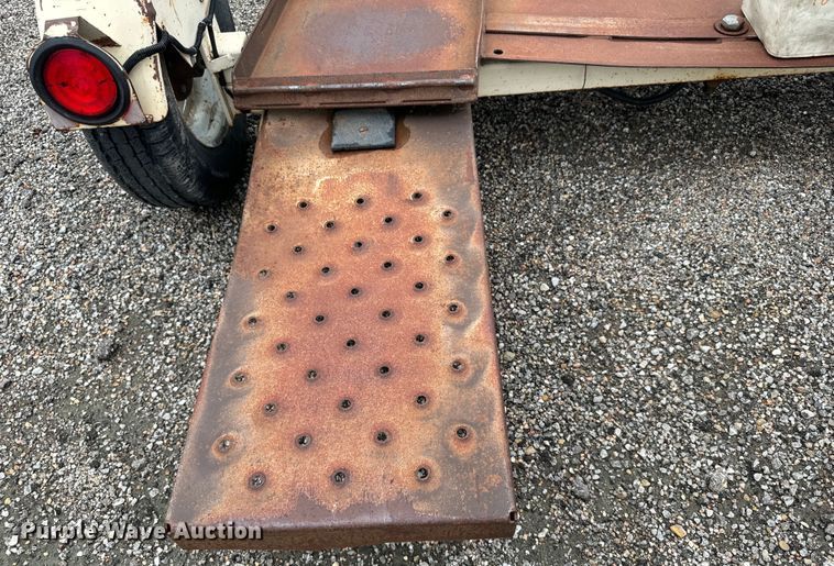 image for item MU9935 1999 Master Tow car dolly