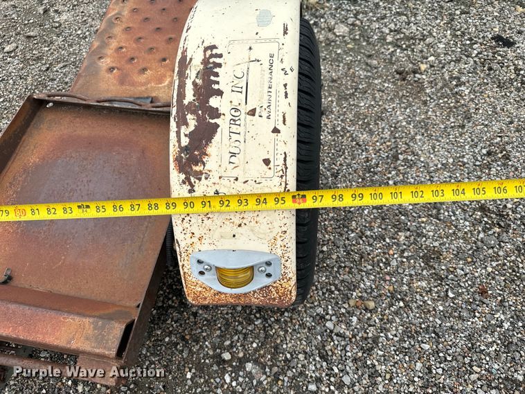 image for item MU9935 1999 Master Tow car dolly