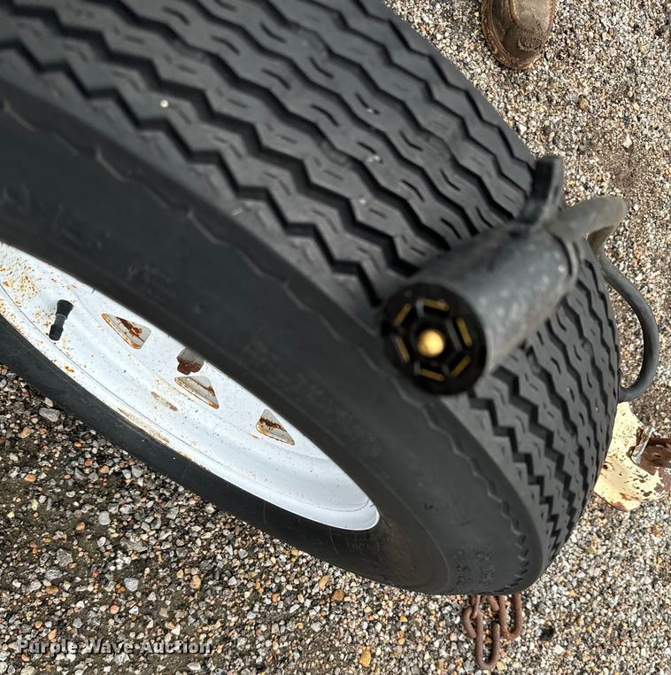 image for item MU9935 1999 Master Tow car dolly