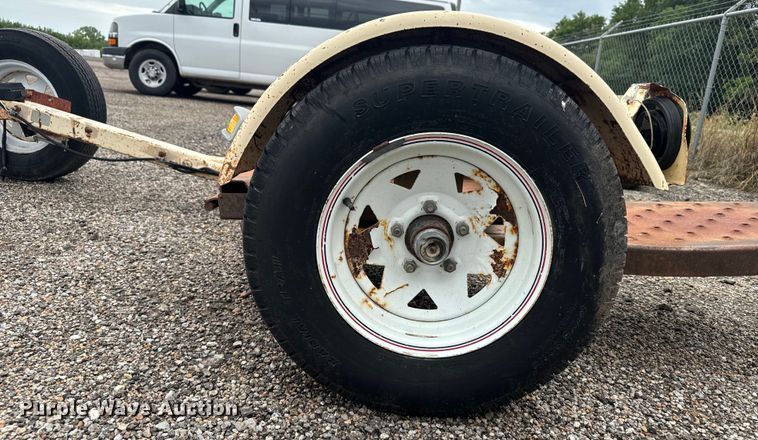 image for item MU9935 1999 Master Tow car dolly