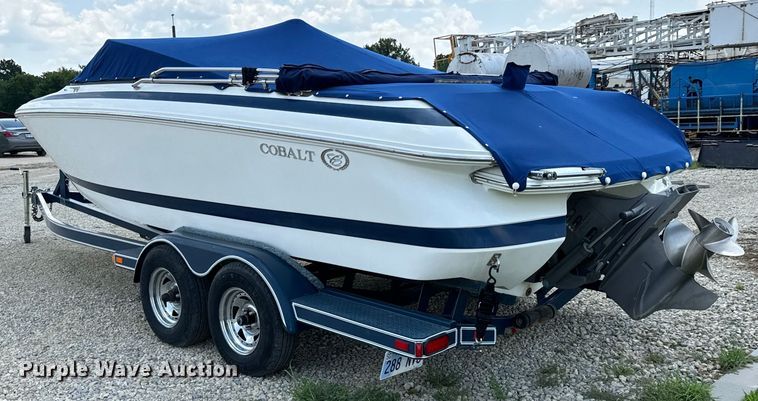image for item MU9956 2002 Cobalt 226 boat
