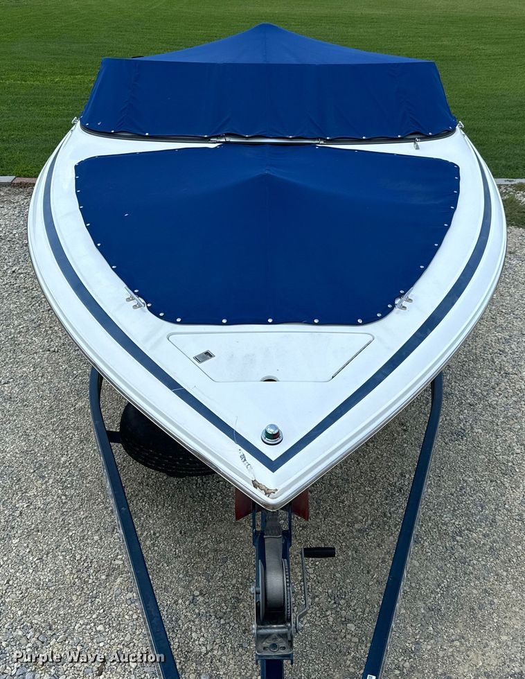 image for item MU9956 2002 Cobalt 226 boat