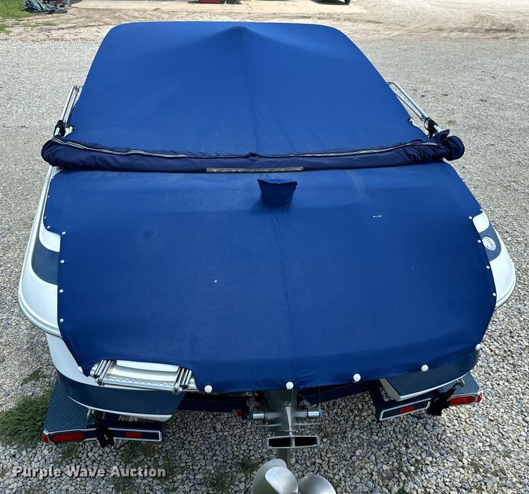 image for item MU9956 2002 Cobalt 226 boat