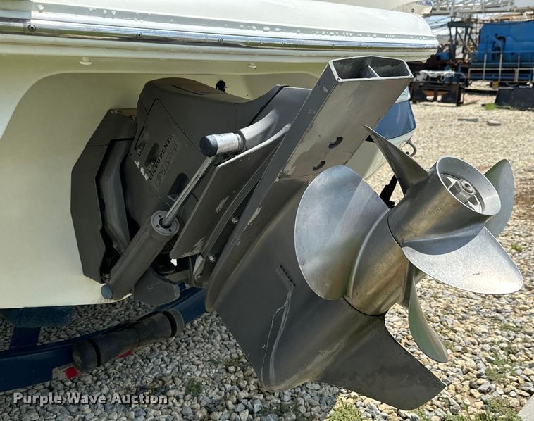 image for item MU9956 2002 Cobalt 226 boat