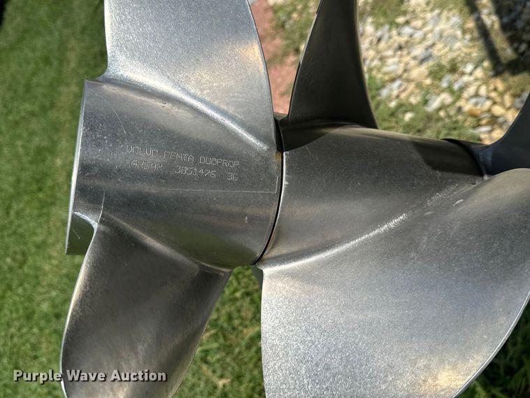 image for item MU9956 2002 Cobalt 226 boat