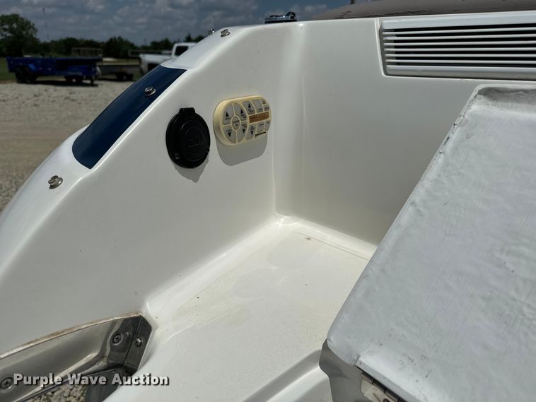 image for item MU9956 2002 Cobalt 226 boat