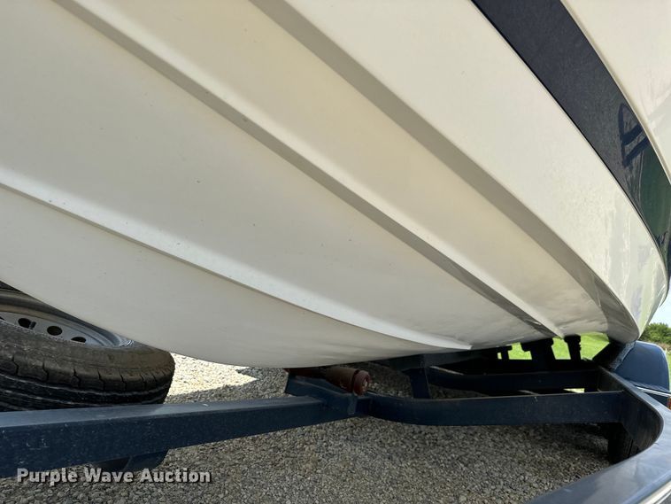 image for item MU9956 2002 Cobalt 226 boat