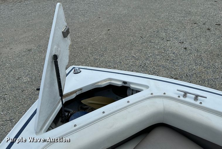 image for item MU9956 2002 Cobalt 226 boat