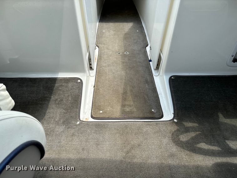 image for item MU9956 2002 Cobalt 226 boat