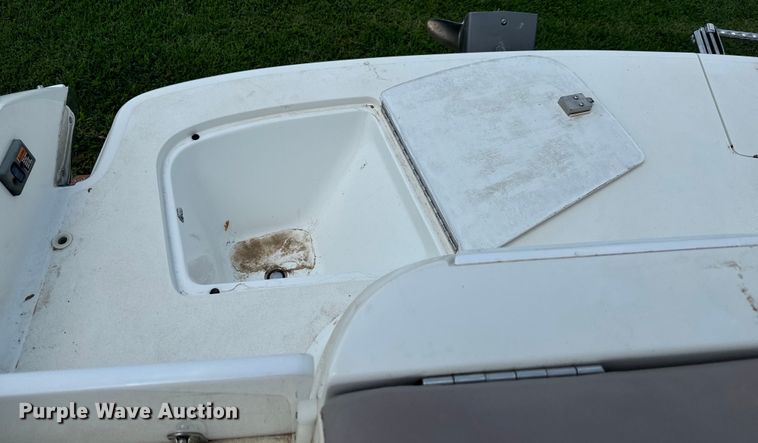 image for item MU9956 2002 Cobalt 226 boat