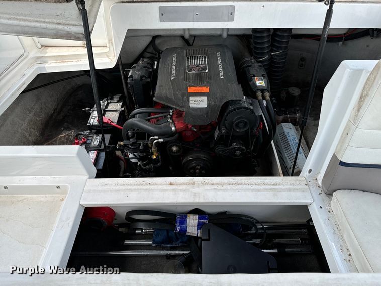 image for item MU9956 2002 Cobalt 226 boat