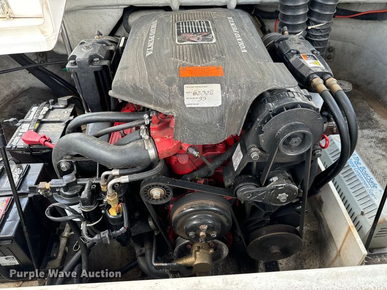 image for item MU9956 2002 Cobalt 226 boat