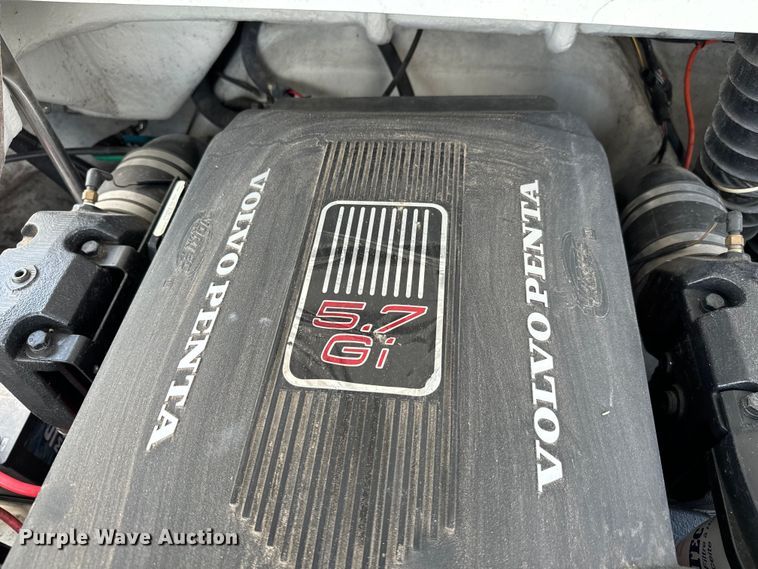 image for item MU9956 2002 Cobalt 226 boat