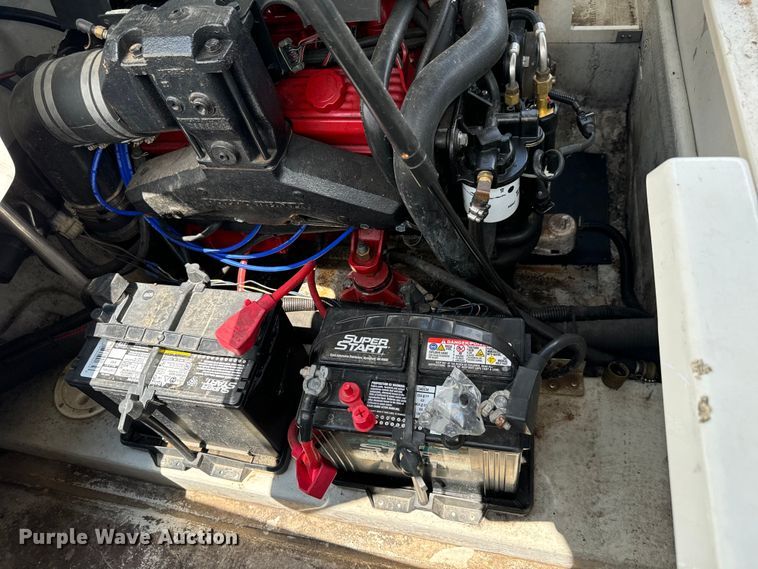 image for item MU9956 2002 Cobalt 226 boat