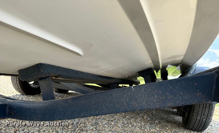 image for item MU9956 2002 Cobalt 226 boat