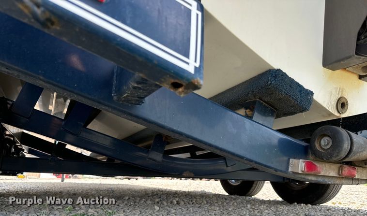 image for item MU9956 2002 Cobalt 226 boat