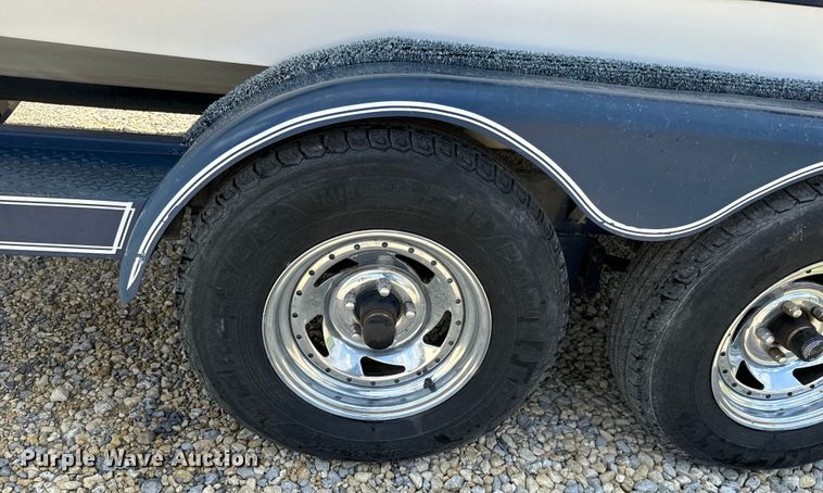 image for item MU9956 2002 Cobalt 226 boat