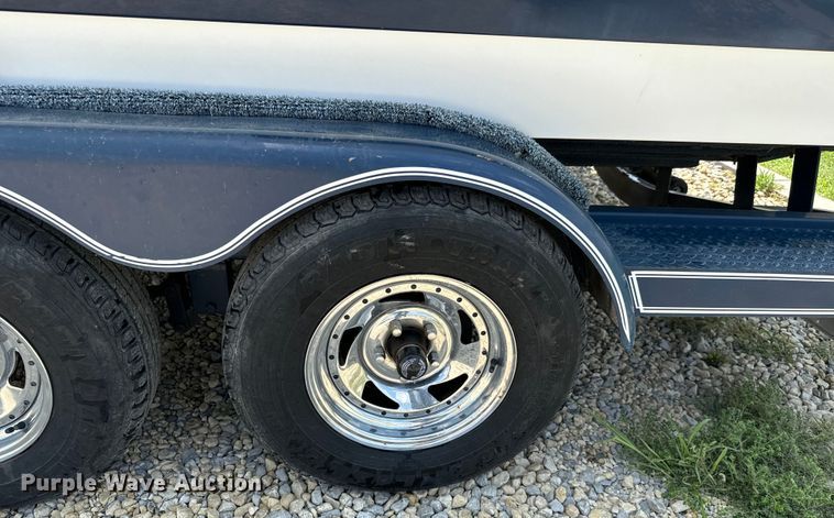 image for item MU9956 2002 Cobalt 226 boat