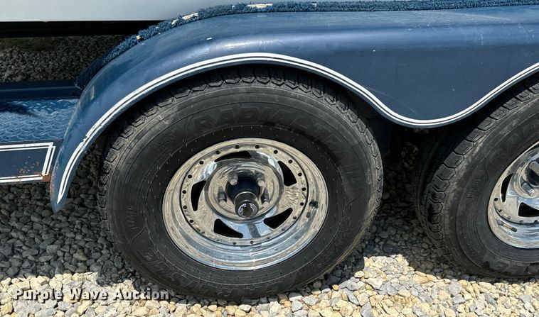 image for item MU9956 2002 Cobalt 226 boat