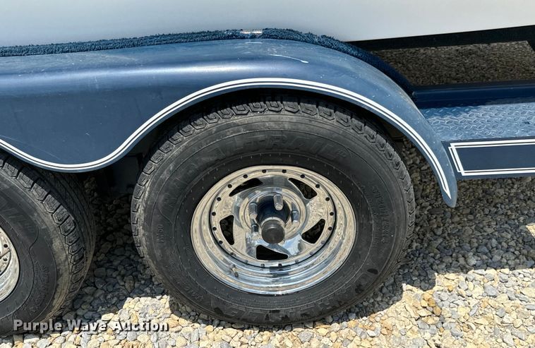 image for item MU9956 2002 Cobalt 226 boat