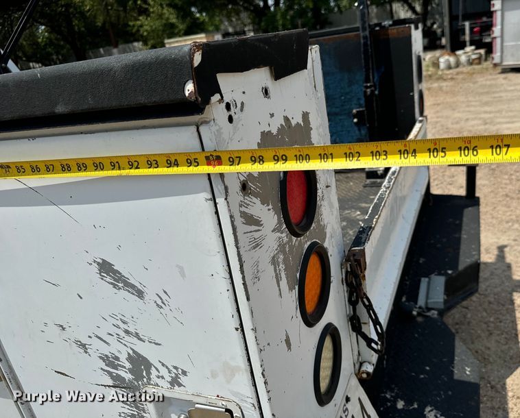 image for item MU9992 2005 Chevrolet  Silverado 2500HD Ext. Cab utility bed pickup truck