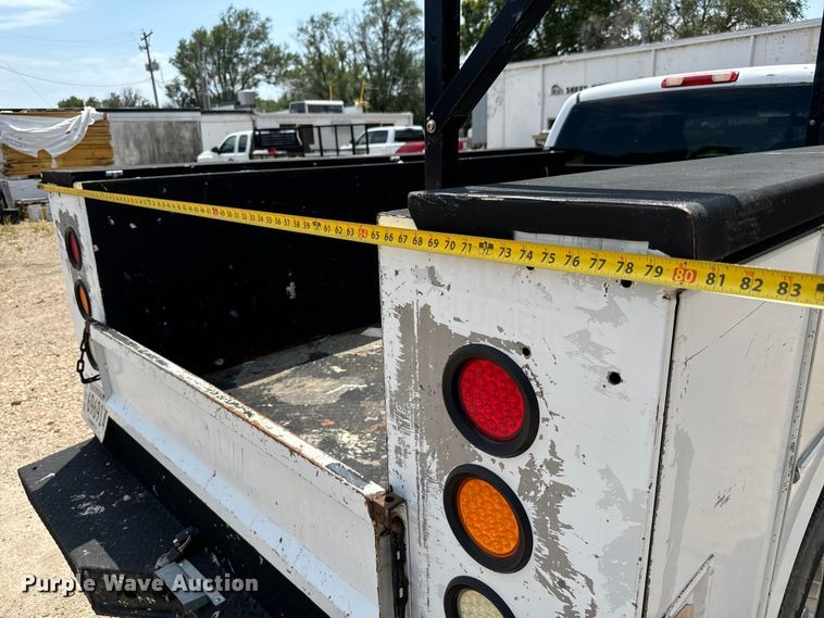 image for item MU9992 2005 Chevrolet  Silverado 2500HD Ext. Cab utility bed pickup truck