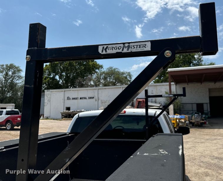 image for item MU9992 2005 Chevrolet  Silverado 2500HD Ext. Cab utility bed pickup truck