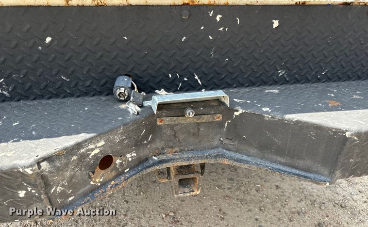 image for item MU9992 2005 Chevrolet  Silverado 2500HD Ext. Cab utility bed pickup truck