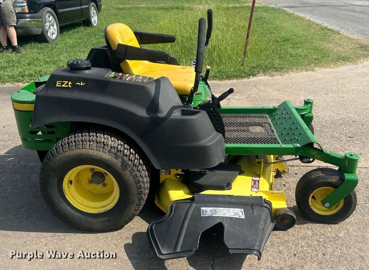 image for item NB9435 2012 John Deere  Z425 ZTR lawn mower