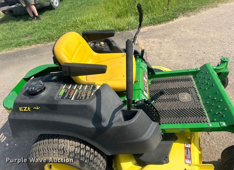 image for item NB9435 2012 John Deere  Z425 ZTR lawn mower