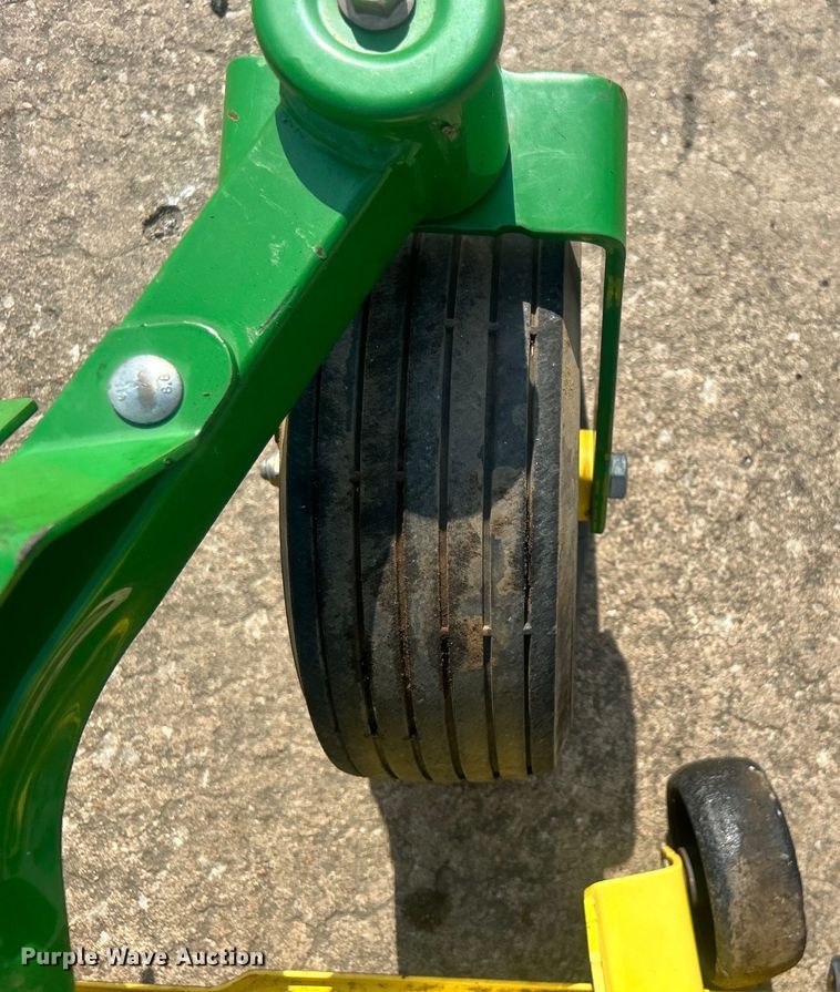 image for item NB9435 2012 John Deere  Z425 ZTR lawn mower