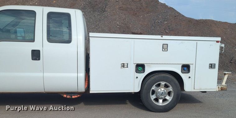 image for item NG9912 2014 Ford  F250 Super Duty  SuperCab utility bed pickup truck