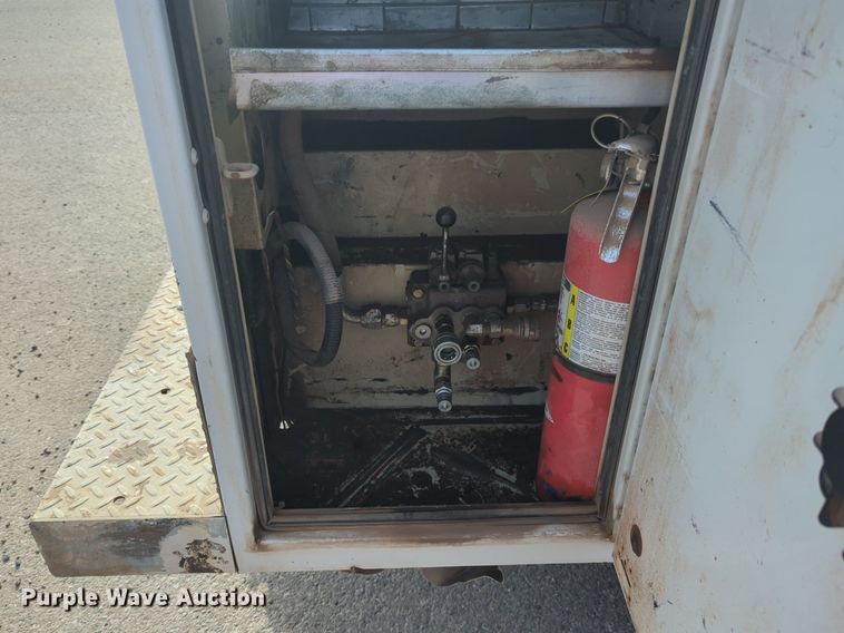 image for item NG9912 2014 Ford  F250 Super Duty  SuperCab utility bed pickup truck