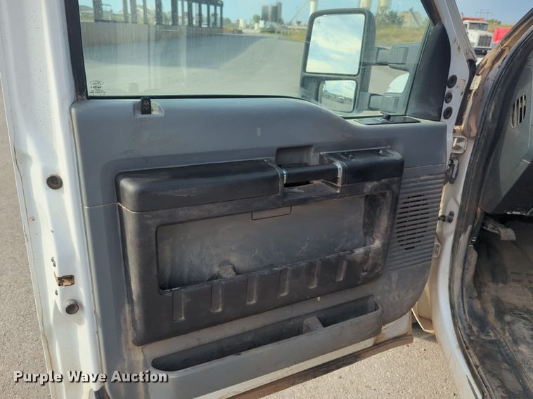 image for item NG9912 2014 Ford  F250 Super Duty  SuperCab utility bed pickup truck