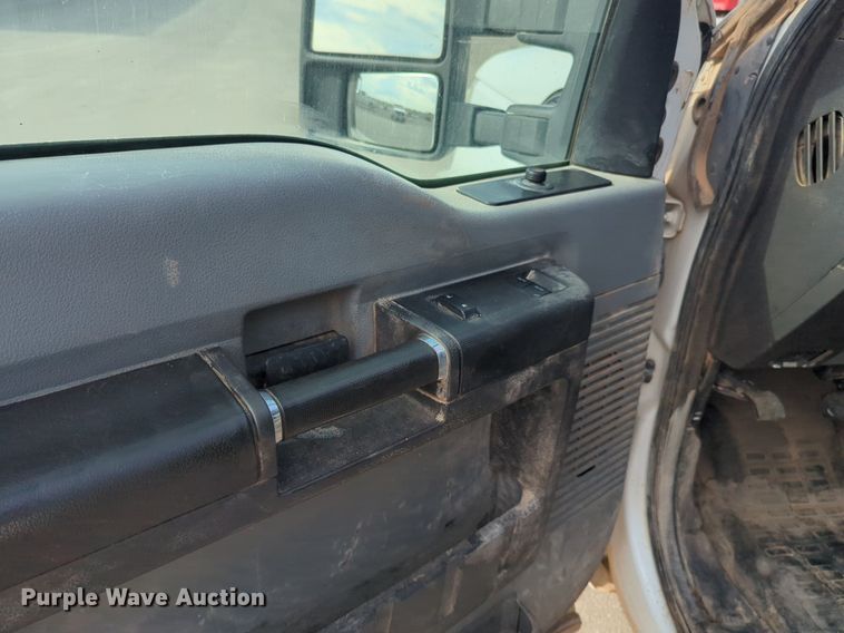 image for item NG9912 2014 Ford  F250 Super Duty  SuperCab utility bed pickup truck