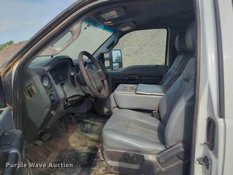 image for item NG9912 2014 Ford  F250 Super Duty  SuperCab utility bed pickup truck