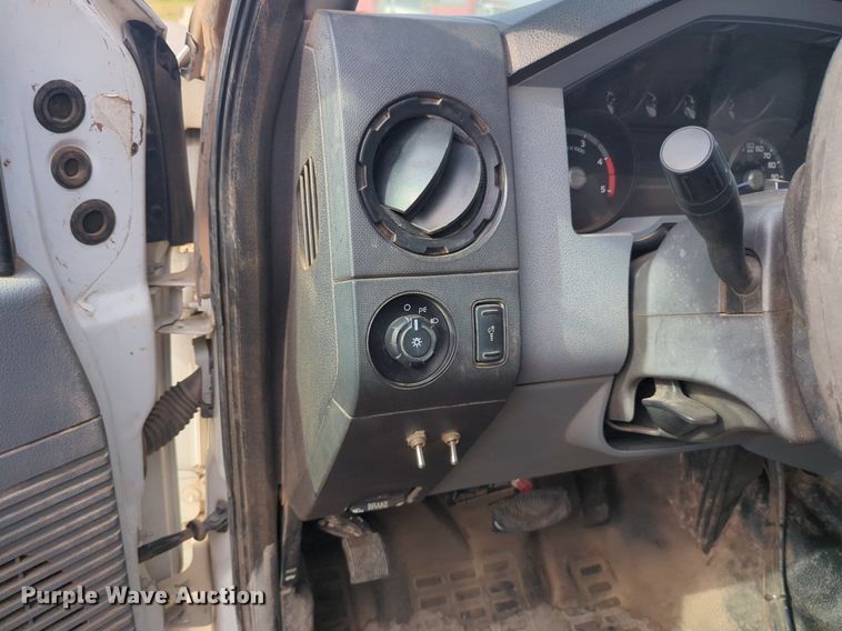 image for item NG9912 2014 Ford  F250 Super Duty  SuperCab utility bed pickup truck