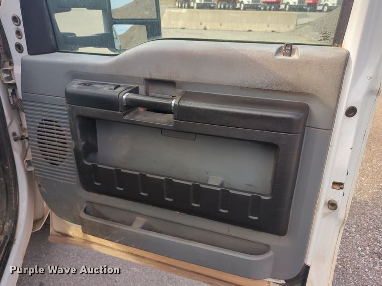 image for item NG9912 2014 Ford  F250 Super Duty  SuperCab utility bed pickup truck