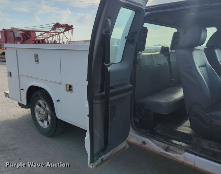 image for item NG9912 2014 Ford  F250 Super Duty  SuperCab utility bed pickup truck